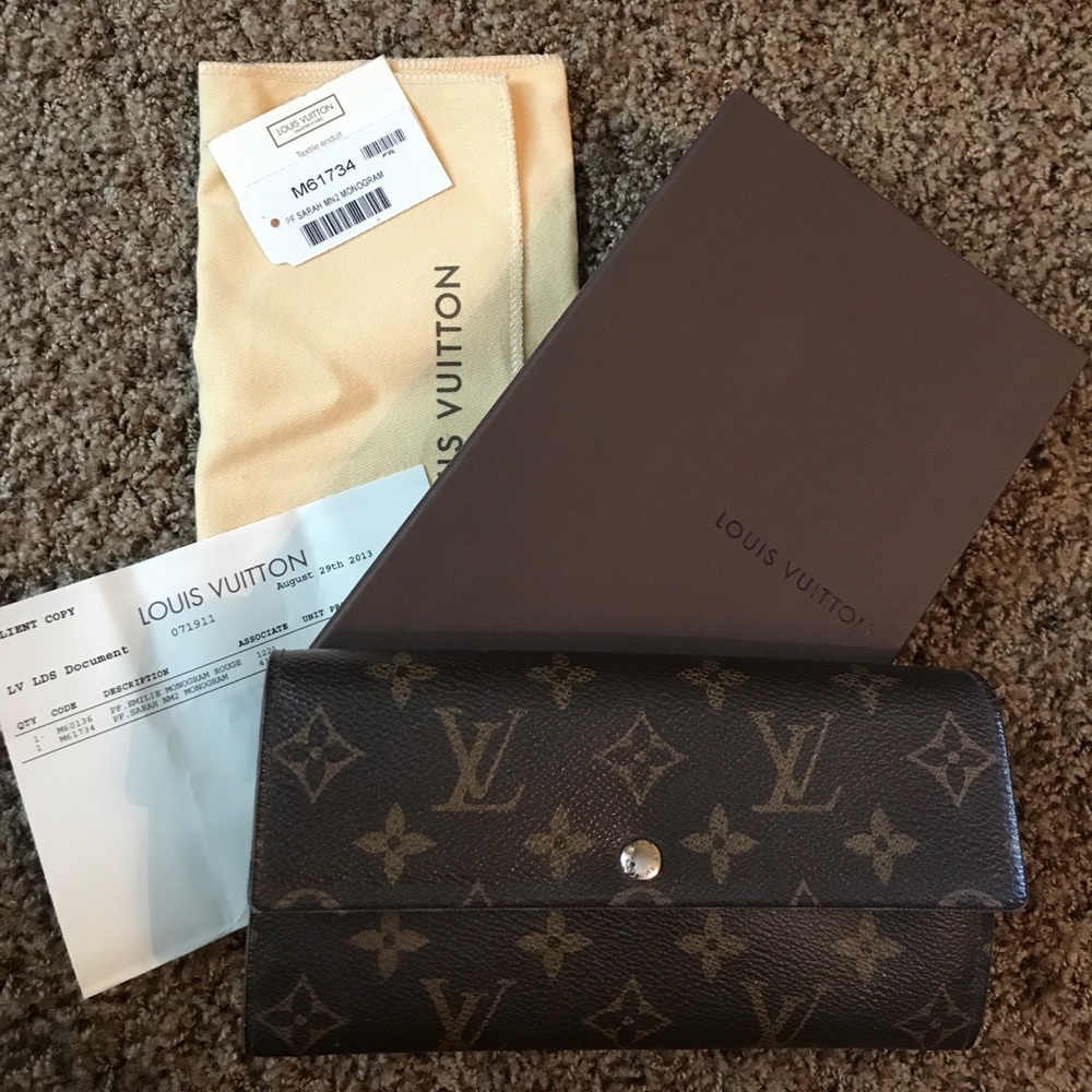 **Louis Vuitton Sarah Wallet**